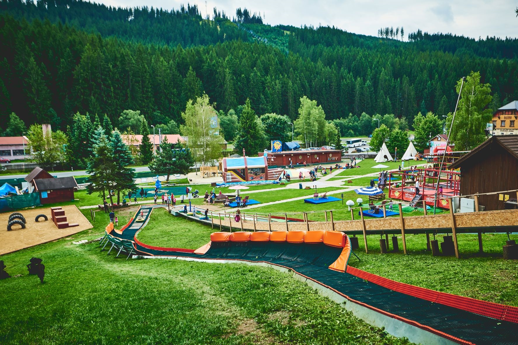 Sommer- und Winterpark für Kinder